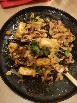 Pad Thai with tofu at Fu Asian Bistro in Crete