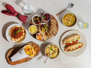 Also available on Ubereats: https://www.order.store/store/de-vegetarische-slager-shop/T0wUO3LHXcmtj8JP2VbiQA at De Vegetarische Slager Shop in Rotterdam