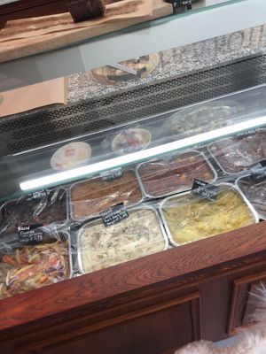 Ready meals you pay for by weight.  at De Vegetarische Slager Shop in Rotterdam