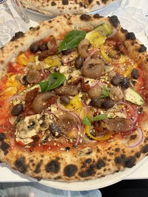 Vegan pizzaa  at le Fratel in La Rochelle