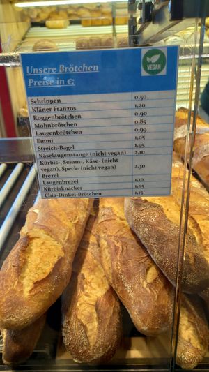 alle brötchen sind vegan (außer sie sind mit käse überbacken) at Döringer's Backhaus - Grundelbachstr in Weinheim