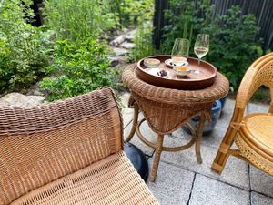 Al-fresco dining in the "green room" at Koyasan Space in Wakayama