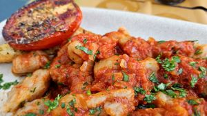 Gnocchi with tomatoe sauce instead of pesto at Planalto in Canhas