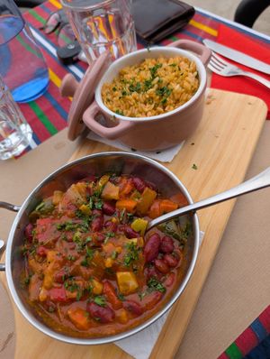 Vegan chili with rice at Planalto in Canhas