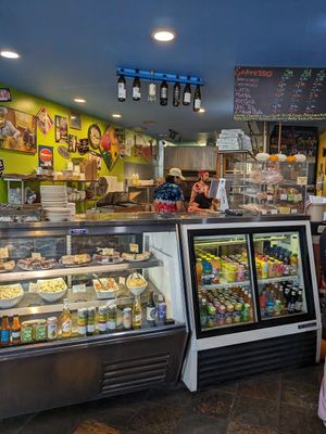 Counter at Lemolo Cafe & Deli in Wenatchee