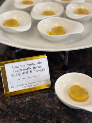 Heard of Korean black garlic??
If not, be the first to taste our homemade black garlic butter! Korean black garlic is famous for your immunity boost!
La Scala buffet (Opens 7:30 - 10:30) at La Scala   in Jeju
