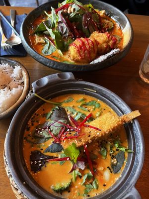Creamy soup and peanut curry   at Cham  in Hamburg