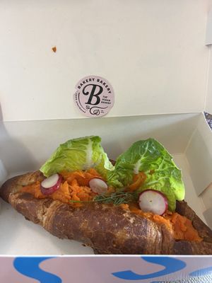 Croissant gravelax végane : délicieux   at Bakery Bakery - Basel SBB in Basel