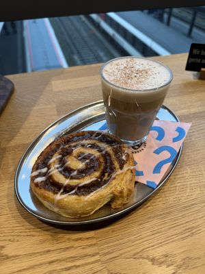 Beste Zimtschnecke weit und breit!  at Bakery Bakery - Basel SBB in Basel