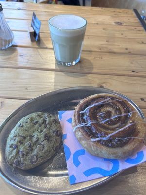 Matcha cookie and latte & cinnamon roll  #Veganuary at Bakery Bakery - Basel SBB in Basel