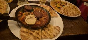 Kürbis-Kichererbsenpfanne und Grmüse-Kashmiri at Ca va in Munich