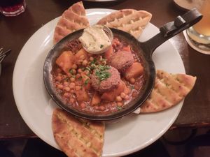 Moroccan pan at Ca va in Munich