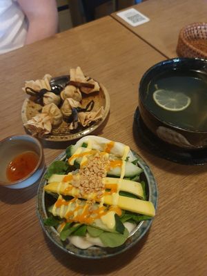 Wan Tan, Bao Buns, heiße Limette (Tee) at Chay Vegan Göttingen in Gottingen