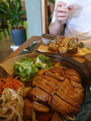 Wonton Nudeln mit veganer Ente at Chay Vegan Göttingen in Gottingen