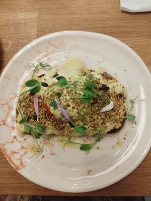 Vegan Benedict at Pequeno Café e Bistrô - Príncipe Real in Lisbon