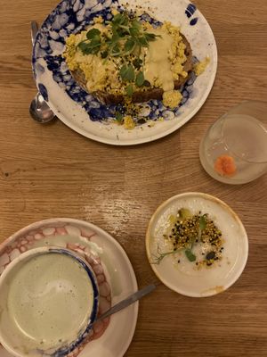 Eggs Benedict, Cauliflower Soup, matcha and lemonade   at Pequeno Café e Bistrô - Príncipe Real in Lisbon