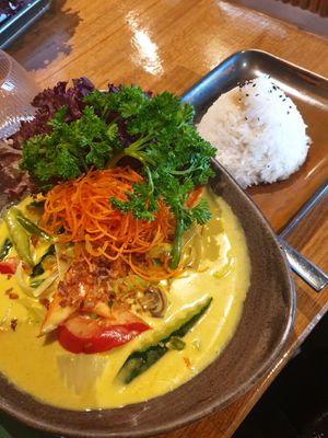 Yellow tofu curry served with rice at Jadevie Cuisine in Rosenheim