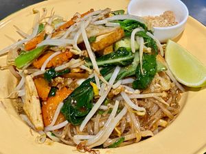 Pad Thai VEGAN at Bangkok Queen in Toronto