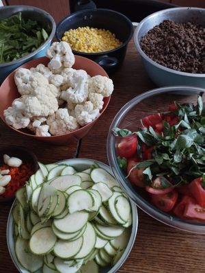 Ingredientes lasaña salsa blanca y bolognesa at Tasty Monkey in Calama