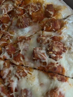 Buffalo seitan pizza ($15, 12”) 🍕 at Bella Napoli  in Copiague