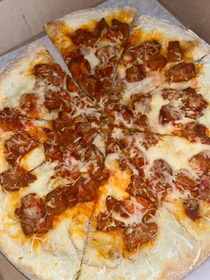 Buffalo seitan pizza ($15, 12”) 🍕 at Bella Napoli  in Copiague