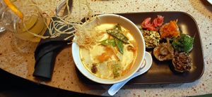 Soupe Thai et sushis choix du chef at Les Mauvaises Herbes in Quebec