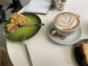 Apple pie and hot chocolate   at Edel. in Duisburg