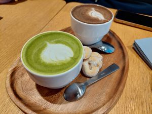 Matcha latté and Hojicha both with almond milk at MUTO in Madrid