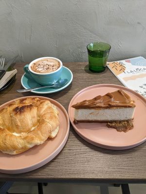 lotus cheesecake and croissant at La Loca de Enfrente in Madrid