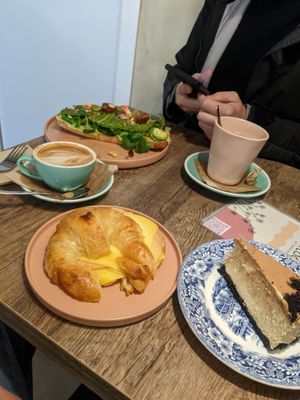 breakfast at La Loca de Enfrente in Madrid