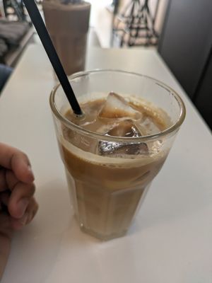 Caramel latte at La Loca de Enfrente in Madrid