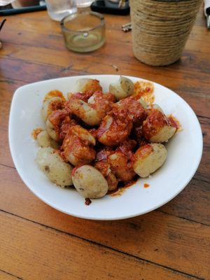 Patatas mojo picón at Daltonic in Palafrugell