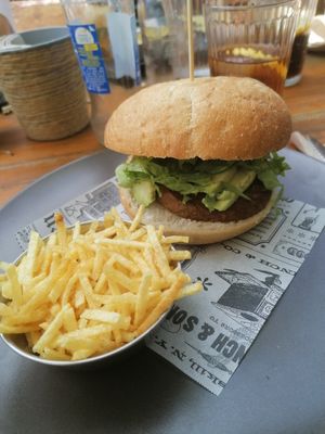 Vegan burger (Heura with avocado) at Daltonic in Palafrugell