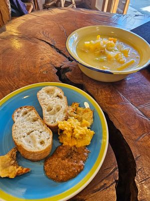 Bread hummus and soup at Café Vida in La Paz