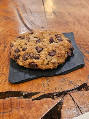 Chocolate chip cookie at Café Vida in La Paz