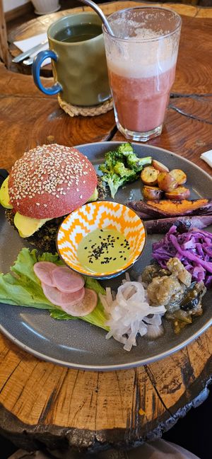 Quinoaburger at Café Vida in La Paz