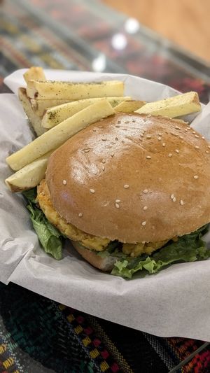 🍔 Chickpea Burger - 22 PEN at La Casa de Bamboo in Huacachina