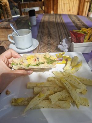 Hummus sandwich at La Casa de Bamboo in Huacachina