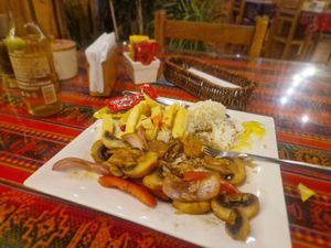 Saltado at La Casa de Bamboo in Huacachina