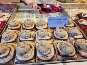 Vegan rolls at Cinnamood in Trier