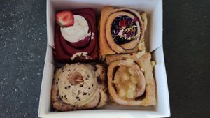 Red Velvet, Blueberry, Cookie Dough, Apple at Cinnamood in Stuttgart