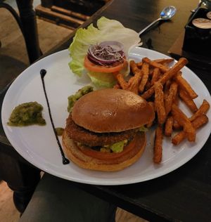 Planted mexican burger/sweet potato fries at Stars and Stripes in Opfikon