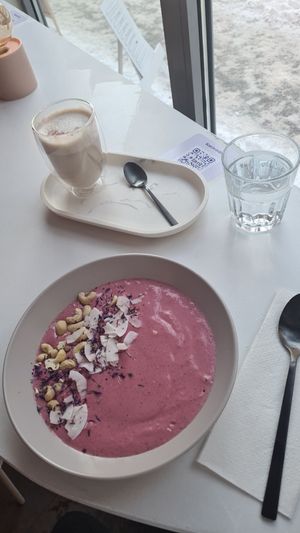 Pink Smoothie Bowl at Cloud Café in Oslo