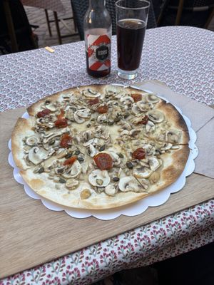 Veganer Flammkuchen und Elsass Cola  at Le Bistrot in Colmar