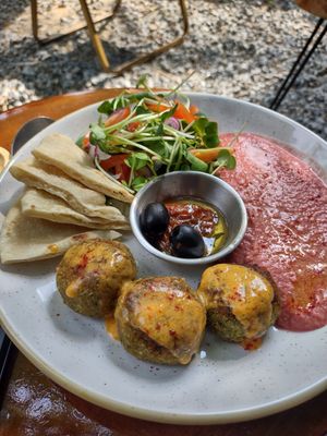 Falafel plate 👍🏽 at PlantLab in Hoi An