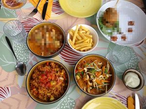 Vegan rode curry, vegan mexican rijst, veganaise at Zus en Zo in Bocholt