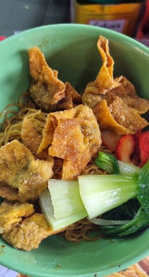 Wanton noodles at Daily Green 吉祥素 - Tampines in East Singapore