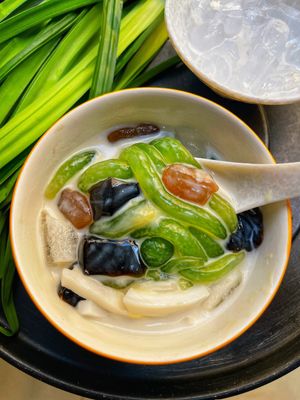 Món chè rất ngon at Tiệm Chè Xíu - RIN gelato in Hoi An