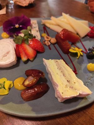 The cheese platter at Faire Tapas & Wine in Barcelona