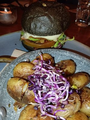 Hamburguesa vegana con pan negro. at Faire Tapas & Wine in Barcelona